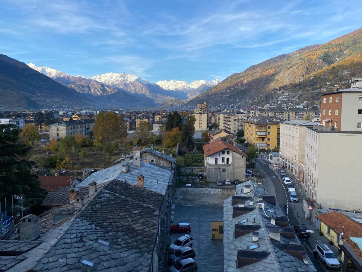 Mansarda Del Sole, Nel Cuore Di Аоста Екстер'єр фото