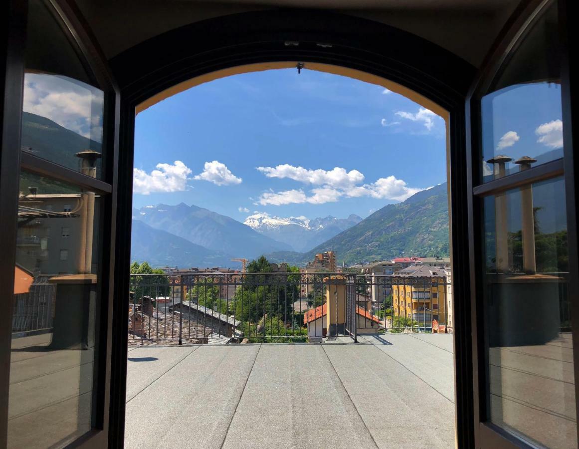 Mansarda Del Sole, Nel Cuore Di Аоста Екстер'єр фото