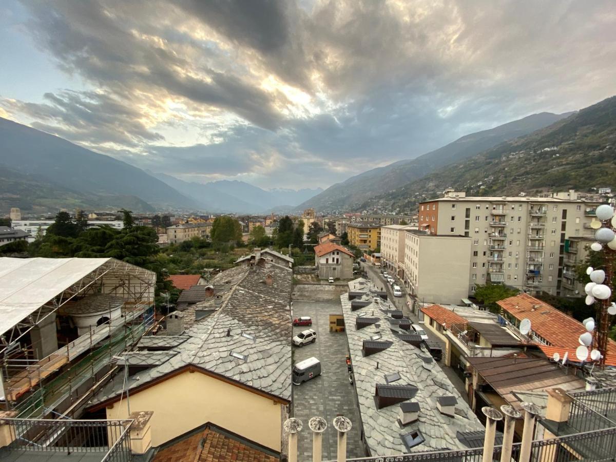 Mansarda Del Sole, Nel Cuore Di Аоста Екстер'єр фото
